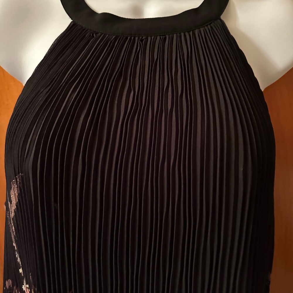 Women’s Top - Picture 3 of 10